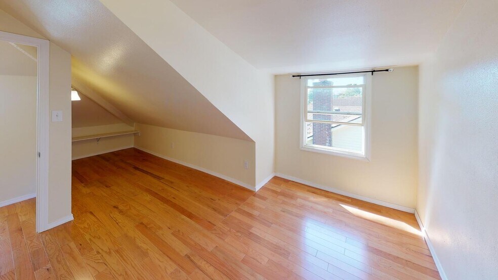 Building Photo - 2807 18th Ave S