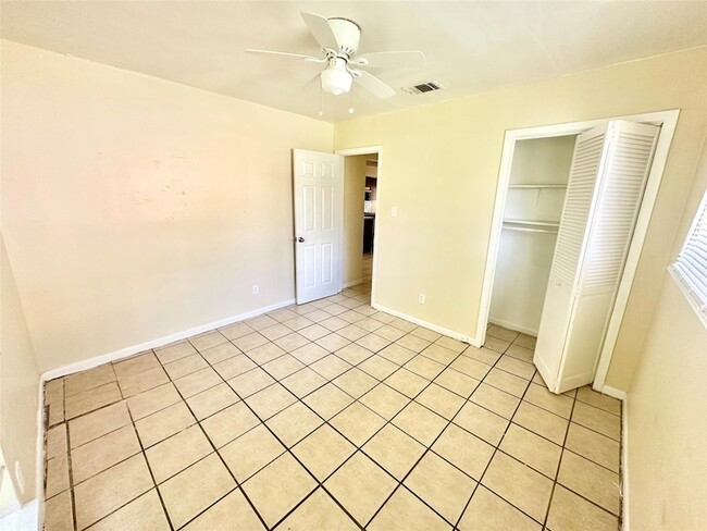 Building Photo - 207 W William Cannon Dr