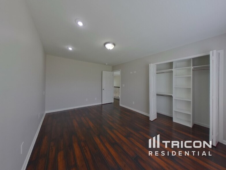 Building Photo - 4715 Abercromby St