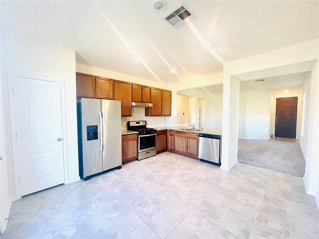 Building Photo - 25206 Sierra Mnr Ct