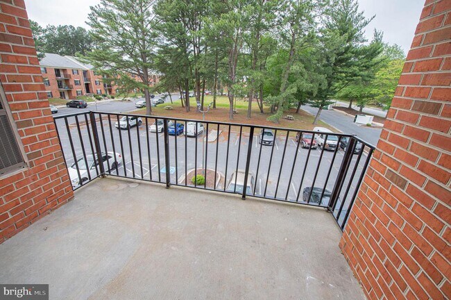 Building Photo - 810 College Ln