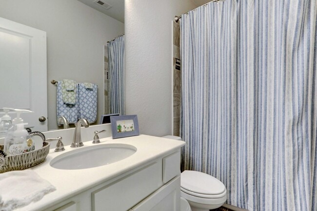 Building Photo - 8126 Silverspot Ln