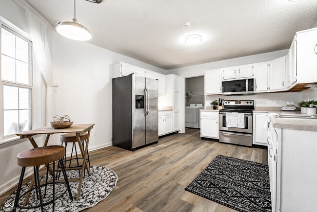 Building Photo - 10513 Blue Springs Ln