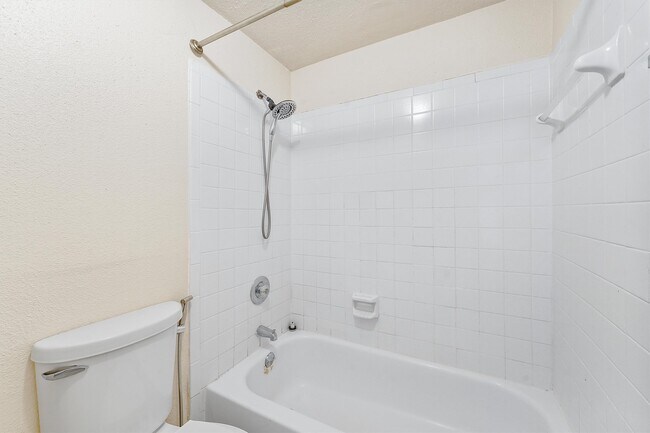 Building Photo - 2255 Braeswood Park Dr