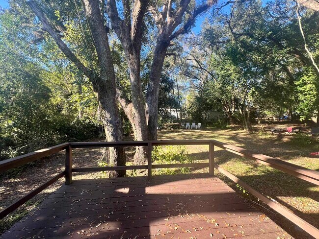 Building Photo - 206 N Lipona Rd