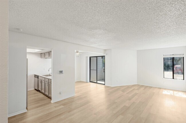 Building Photo - 4600 W Pioneer Dr