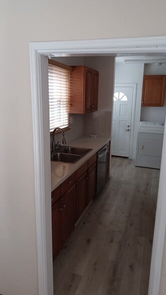 Building Photo - 4567 Marlborough Dr