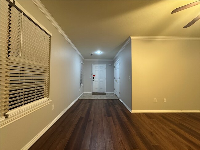 Building Photo - 1582 Willowbrook Dr