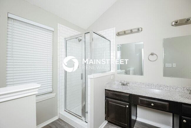 Building Photo - 4 Bedroom Pet-Friendly Home in Grand Prairie, TX with Main Street Renewal