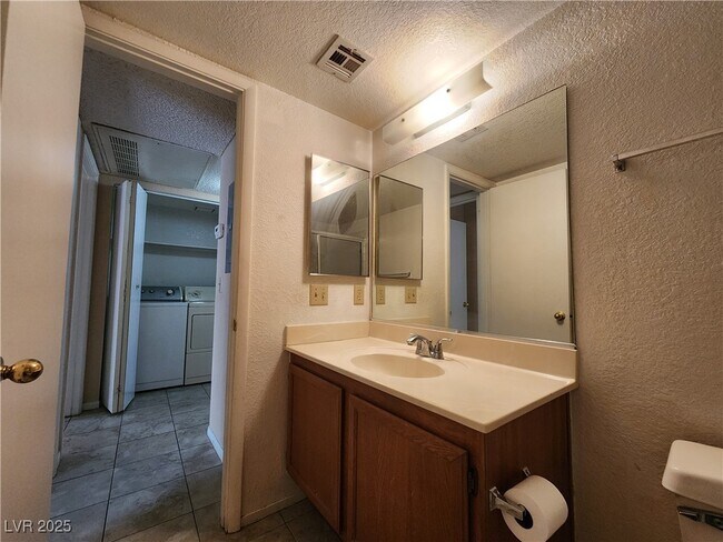Building Photo - 1412 Oak Rock Dr