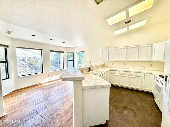 Building Photo - 352 Prescott Dr