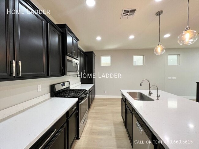 Building Photo - 7055 W Jasper Dr