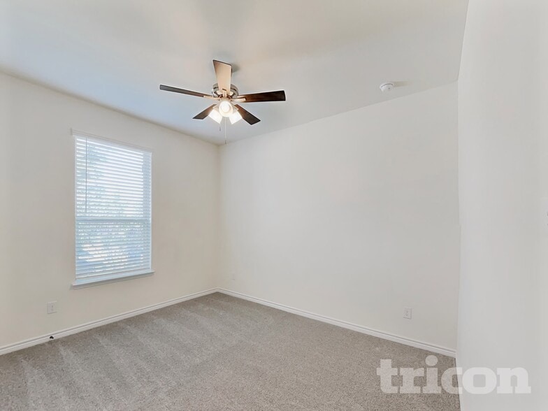 Building Photo - 2604 Wheeler Ave