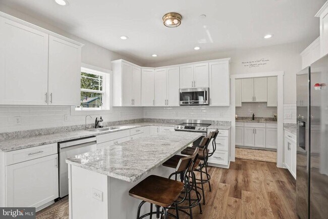 Building Photo - 722 Whitneys Landing Dr