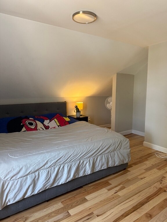 Building Photo - 86 Oak St