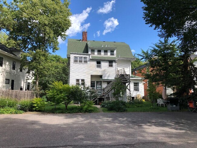 Building Photo - 2828 Humboldt Ave S