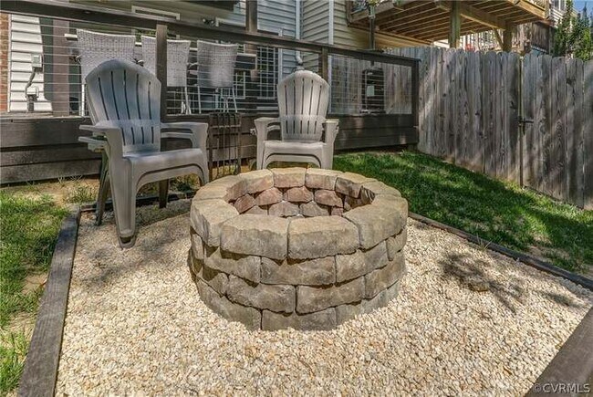 Building Photo - 441 Creekwillow Dr