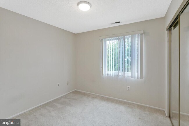 Building Photo - 2206 Aspen Dr