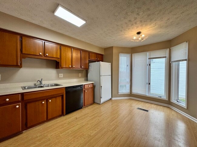 Building Photo - 500 Orchard Dr
