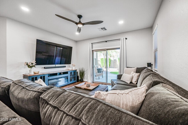 Building Photo - 3156 E Country Shadows St