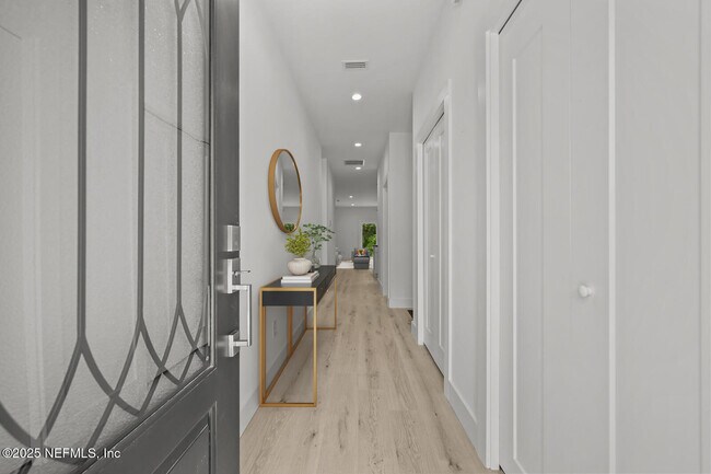 Building Photo - 213 Deportivo Dr