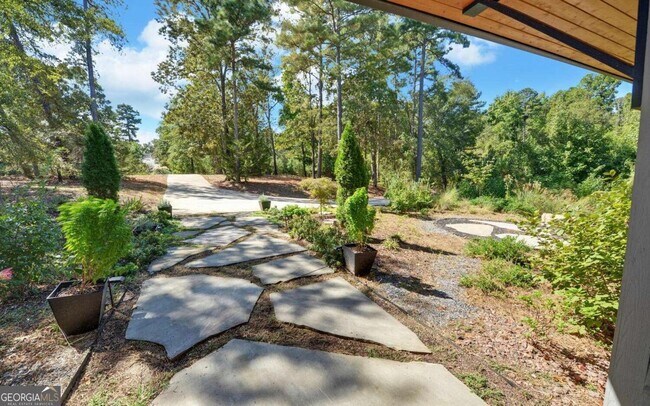 Building Photo - 675 Freedom Heights Dr