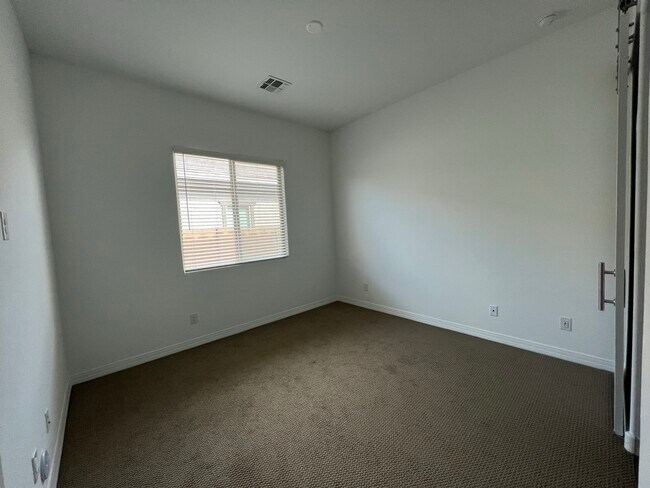 Building Photo - 19605 W Cheery Lynn Rd