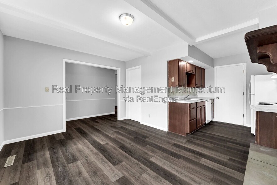 Building Photo - 2105 S Barcliff Ave