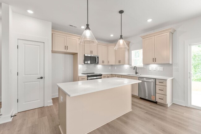 Building Photo - Bright & Modern New Construction Townhome