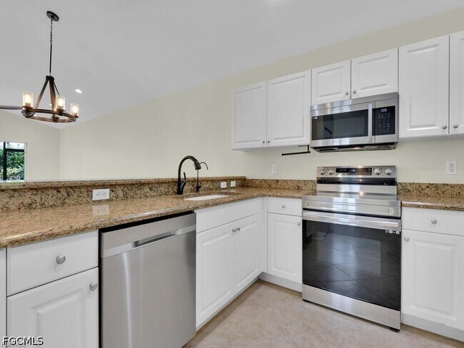 Building Photo - 11075 Lancewood St