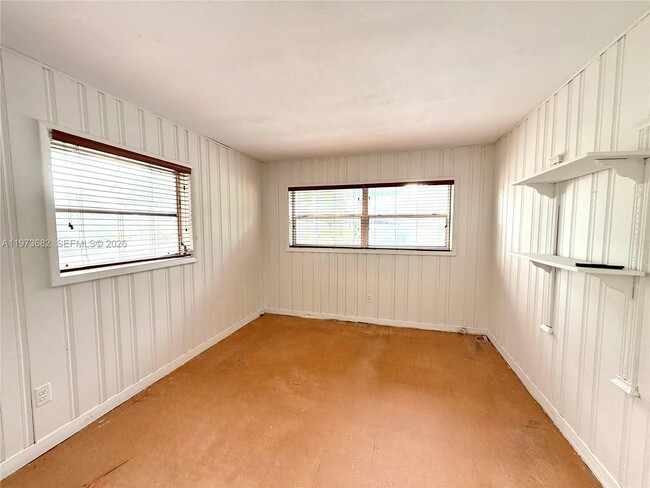 Building Photo - 845 Fairway Dr