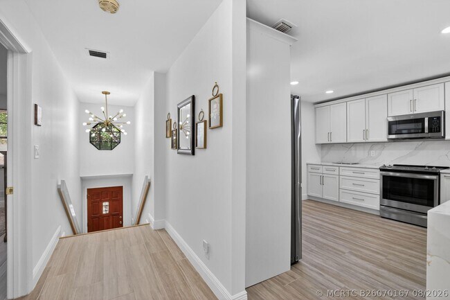 Building Photo - 7917 La Mirada Dr