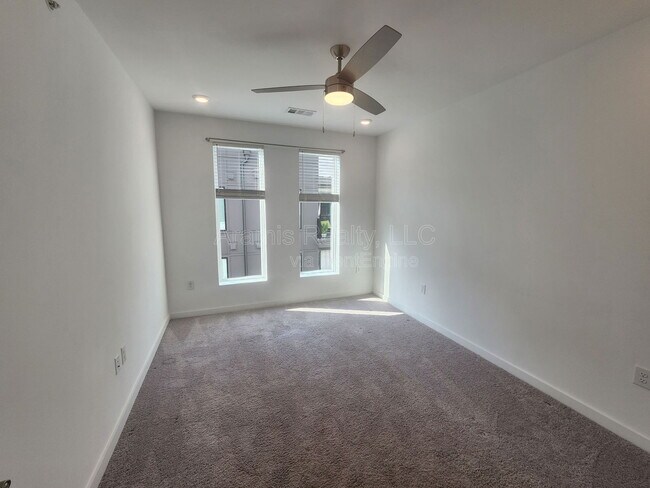 Building Photo - 383 Grant Cir SE