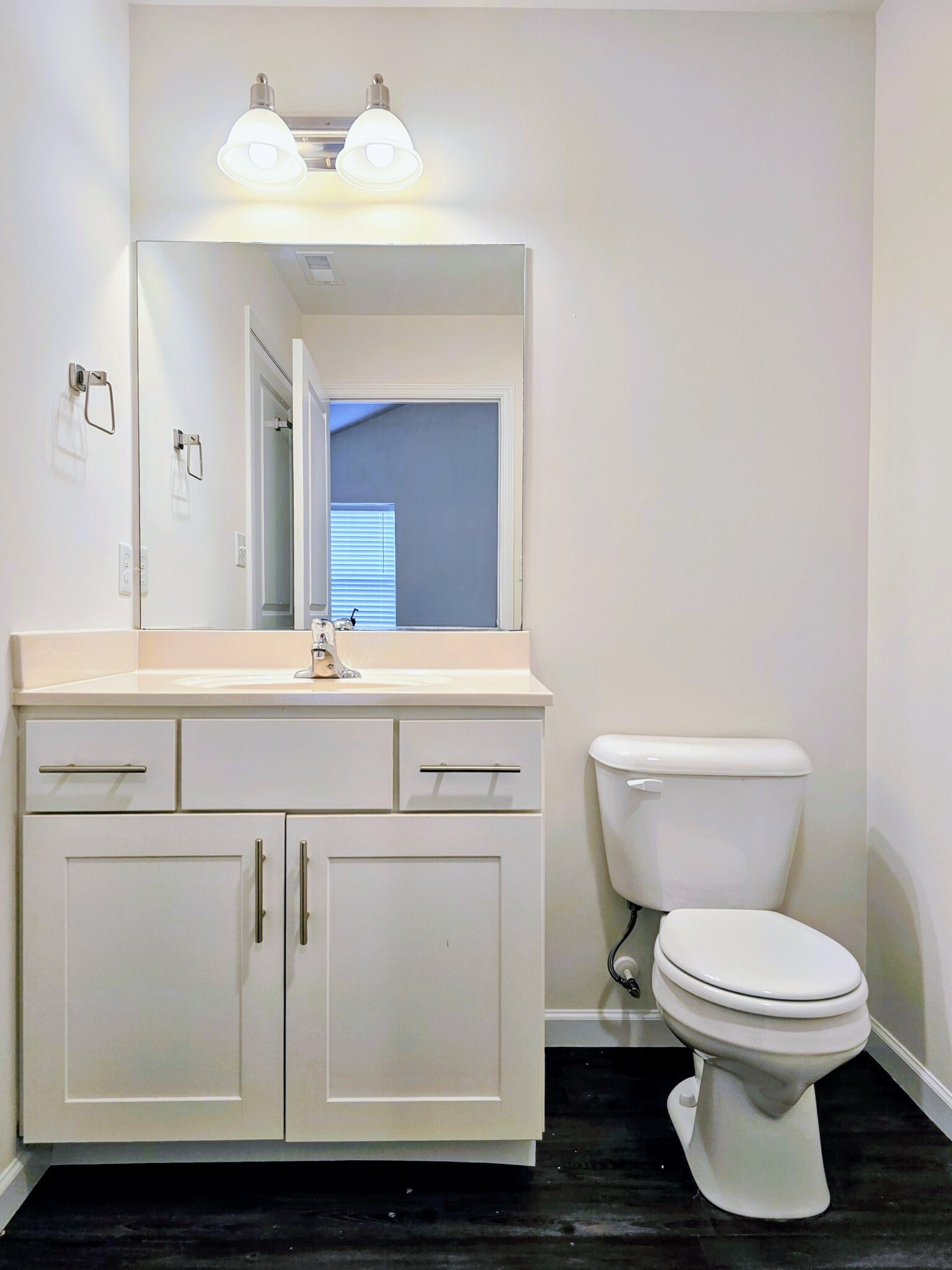 Building Photo - 24 Howard Dr