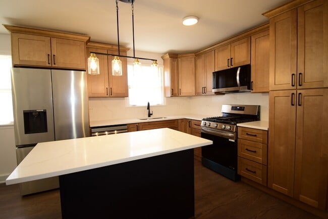 Building Photo - 903 Porter St