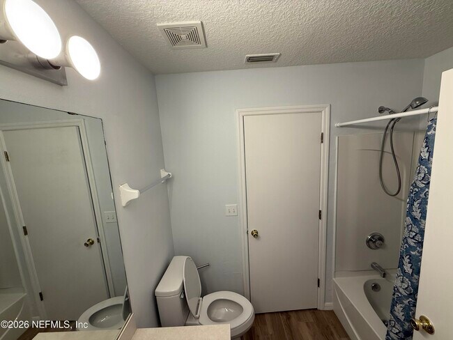 Building Photo - 622 Briar Way Ln