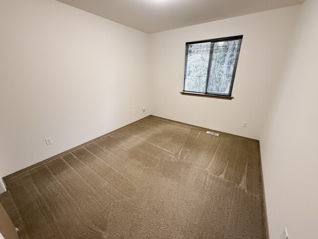 Building Photo - 502 91st Ave SE