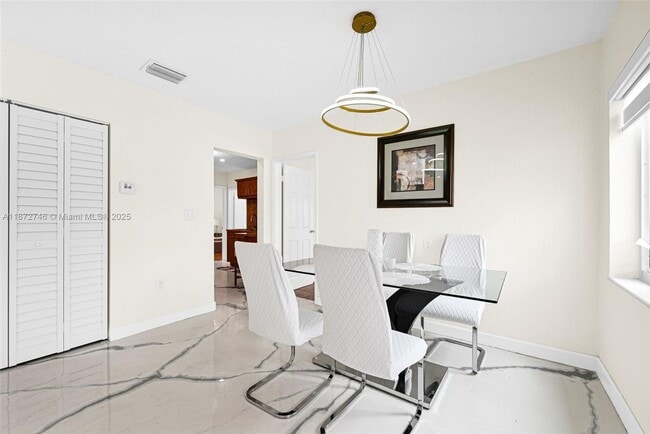 Building Photo - 6840 SW 26th Ct