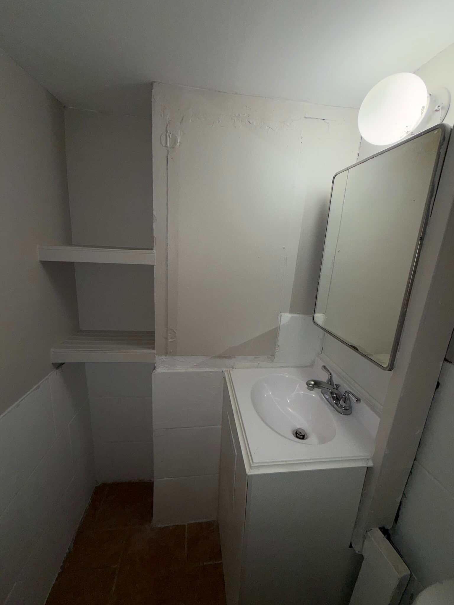 Bathroom - 611 S Hawthorne Ave