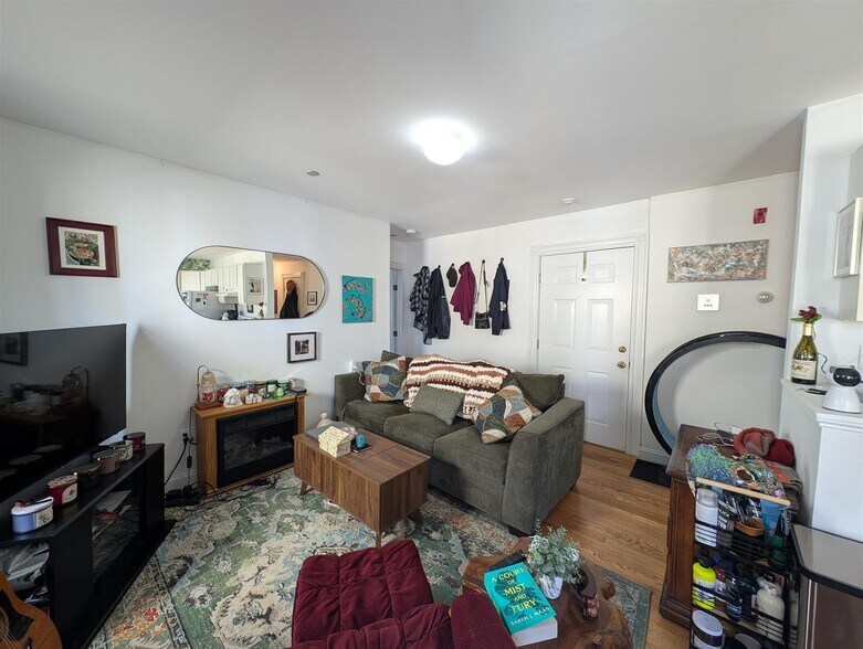 Building Photo - 35 Roberts Rd