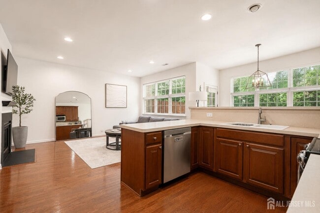 Building Photo - 12 Scarlet Oak Dr