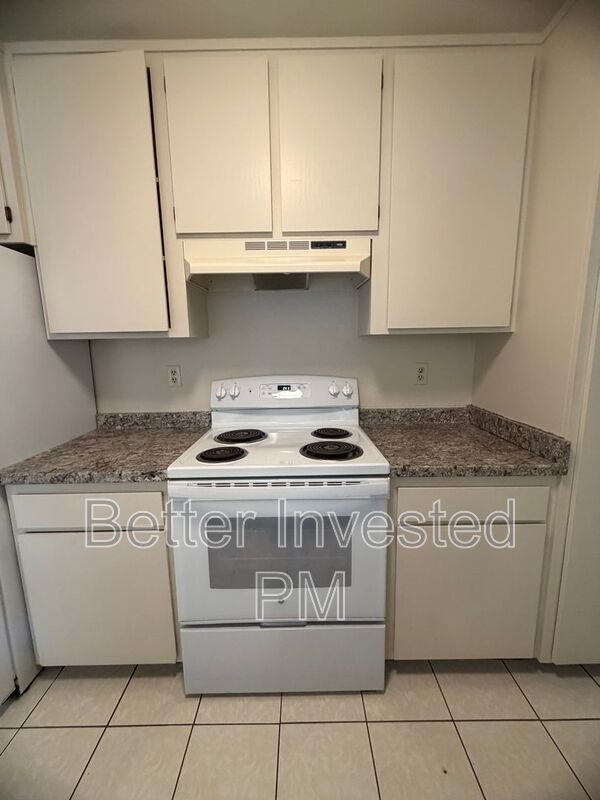 Building Photo - 2808 Tachevah Dr