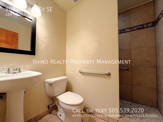 Building Photo - 809 Dakota St SE