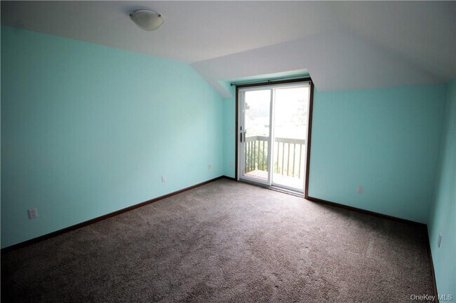 Building Photo - 7 Tamarack Rd