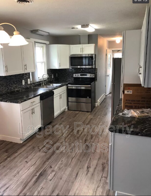 Building Photo - 808 W Sweet Ave