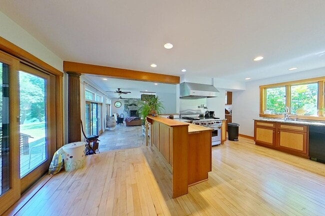 Building Photo - Gorgeous Harpswell Waterfront Property for...