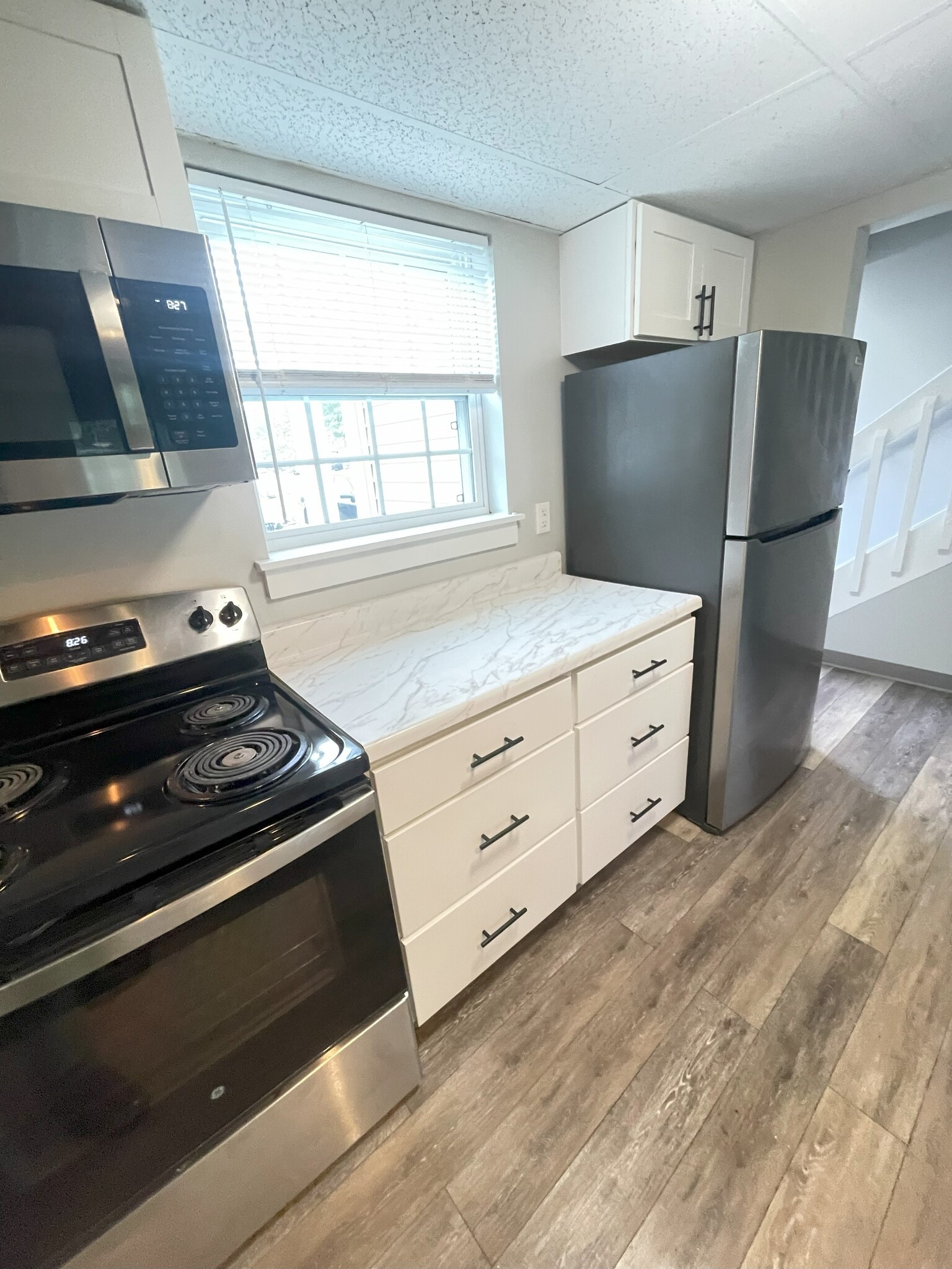Building Photo - 2 Pin Oak Dr
