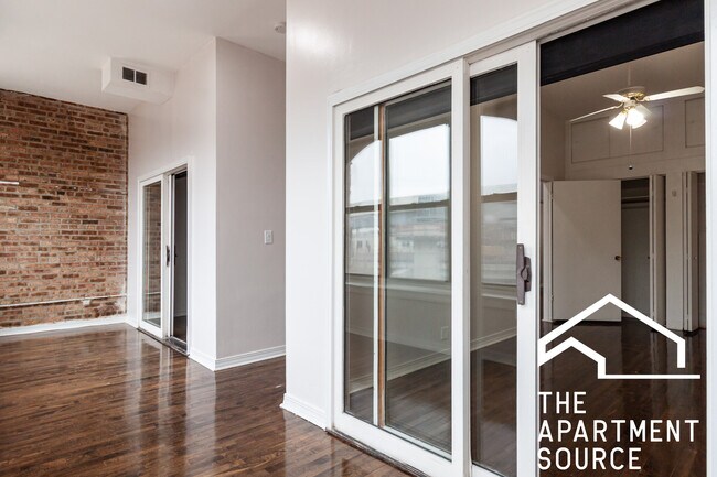 Building Photo - 3345 N Clark St