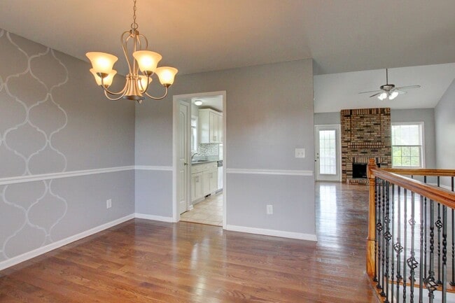 Building Photo - Sweet Splitlevel with Awesome Basement Area