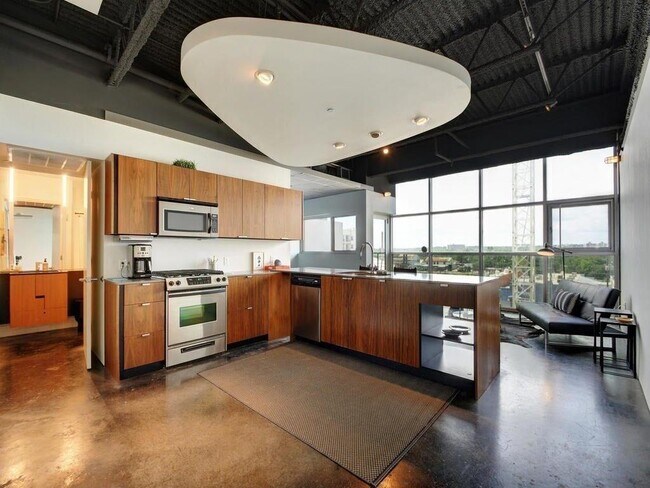Building Photo - 601 Brushy St